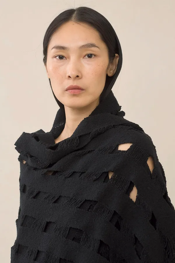 Handwoven Grid Wrap in Black (Sold out)