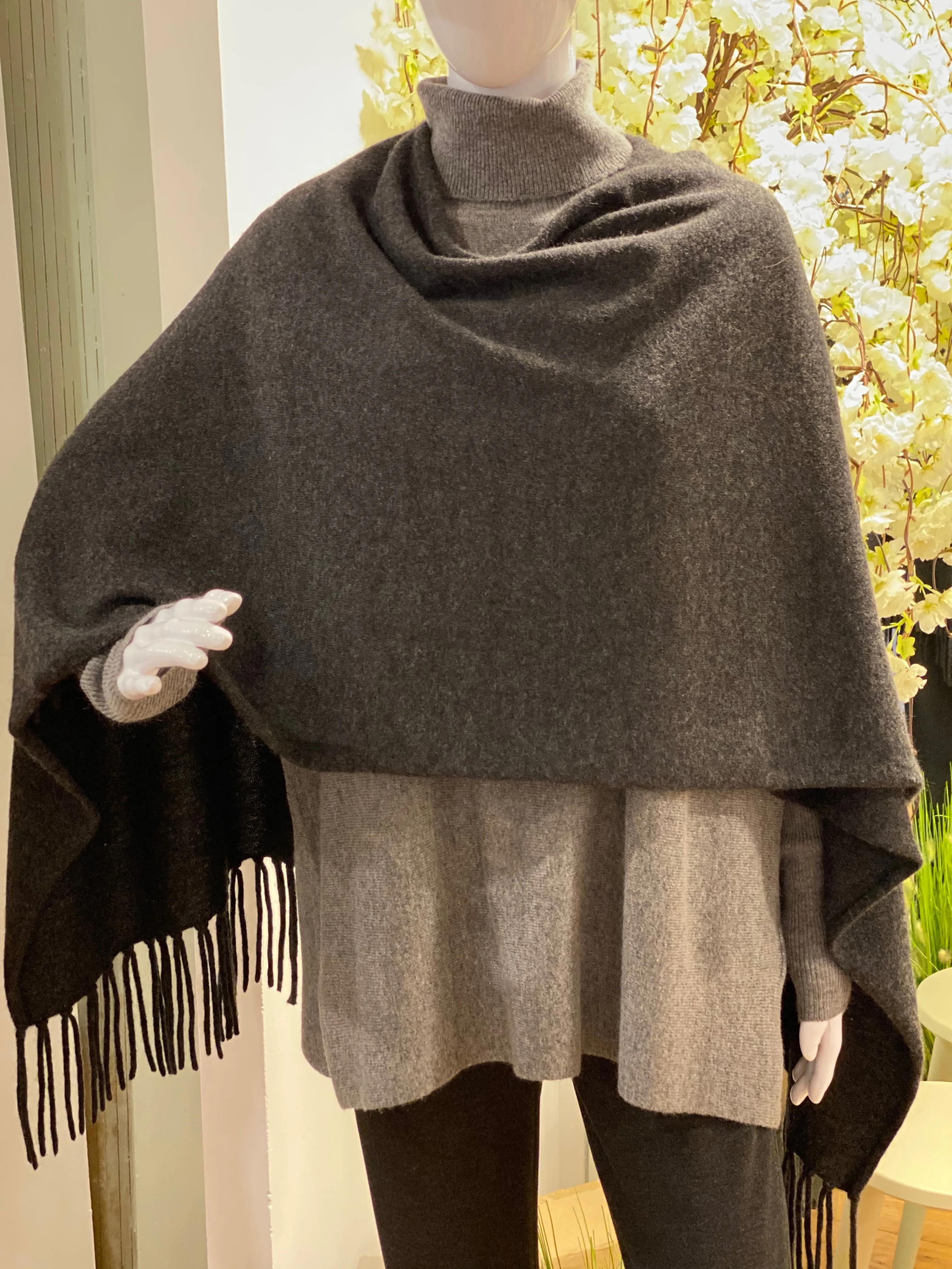 Women's Cashmere Wrap Stole in Charcoal Grey